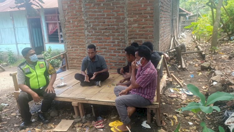 Bhabinkamtibmas Sambangi Warga Masyarakat di Dusun Klobong Desa Boru