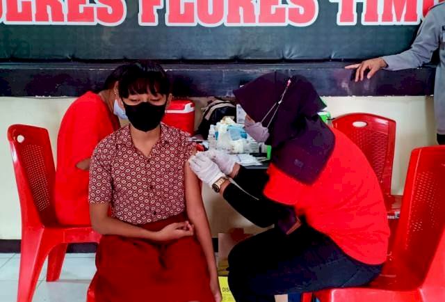 Perdana di Flotim, Polres Gelar Vaksinasi Anak Usia 6-11 Tahun