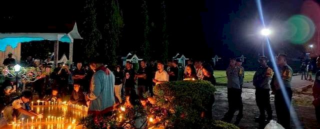 Alumnus Mahasiswa/Mahasiswi Malang- Flores Timur Bersama Polres Gelar Aksi Seribu Lilin Kenang Tragedi Kanjuruhan