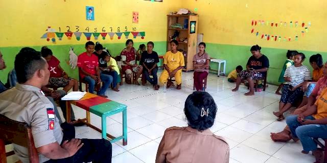Bhabinkamtibmas Bersama Guru Sosialisasikan Kurikulum Merdeka Belajar Kepada Orang Tua Murid