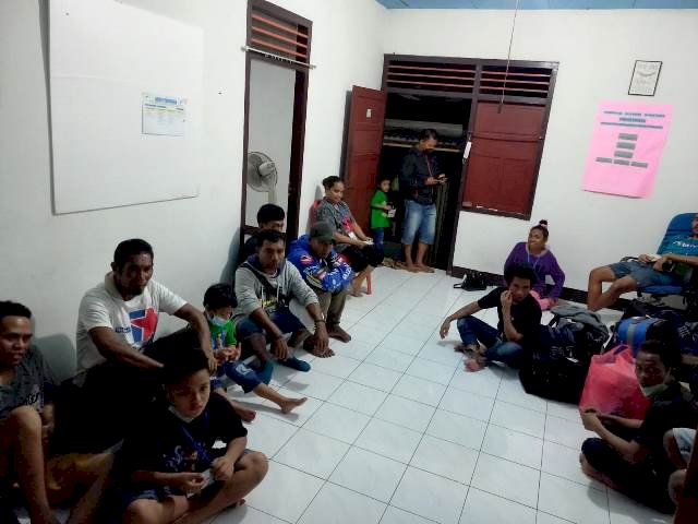 Dideportasi Dari Malaysia, Polres Flotim Bersama Inster Jemput Pemulangan 22 Orang PMI