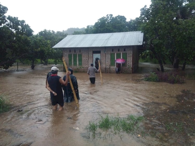 Peduli Bencana, Respon Cepat  Kapolsek Adobar Turun ke Lokasi