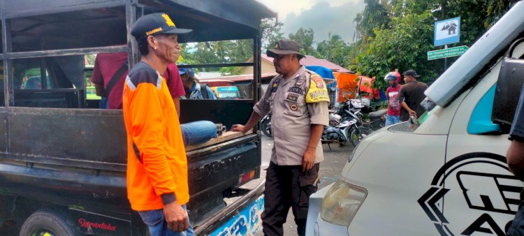 Bhabin Desa Polsek Wulanggitang Laksanakan Patroli Dan Sambang Dialogis Di Pasar Inpres Boru