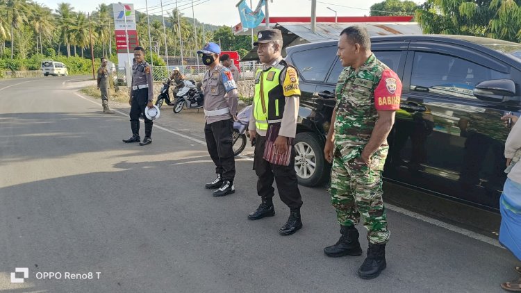 Pengamanan Sinegritas TNI POLRI Amankan Situasi Sholat Ied Kaum Muhammadiyah di Masjid AL-AMIN Weri Larantuka