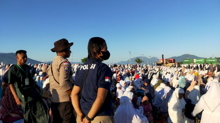 Tingkatkan Keamanan, TNI POLRI Dan  Instansi Terkait Laksanakan Pam Sholat Idul Fitri 1444 H Di Pelabuhan Larantuka