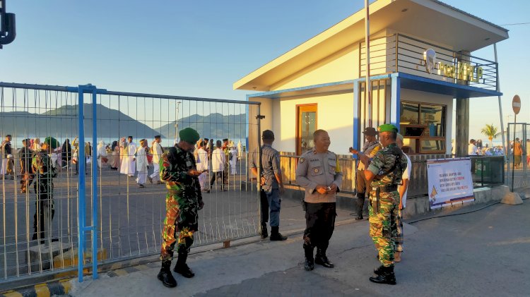 Tingkatkan Keamanan, TNI POLRI Dan  Instansi Terkait Laksanakan Pam Sholat Idul Fitri 1444 H Di Pelabuhan Larantuka