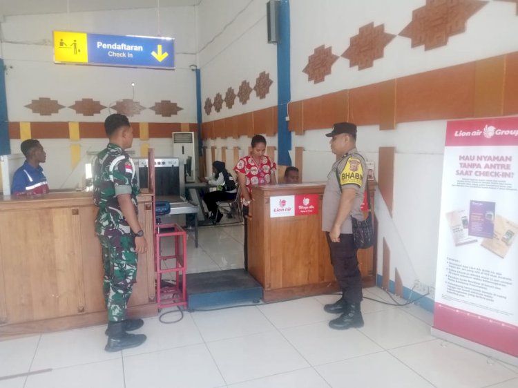 Sinergitas TNI - POLRI , Pengamanan Bersama Di Bandara Gewayantana Larantuka