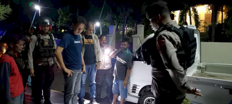 Patroli Lampu Biru Laksanakan Dialogis Harkamtibmas Di Seputaran Kota Larantuka