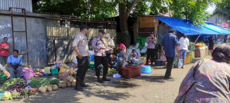 Salah Satu Bentuk Sosialisasi Pencegahan TPPO, Anggota Polsek Adonara Timur Lakukan Patroli Dan Himbauan Di Hari Pasar