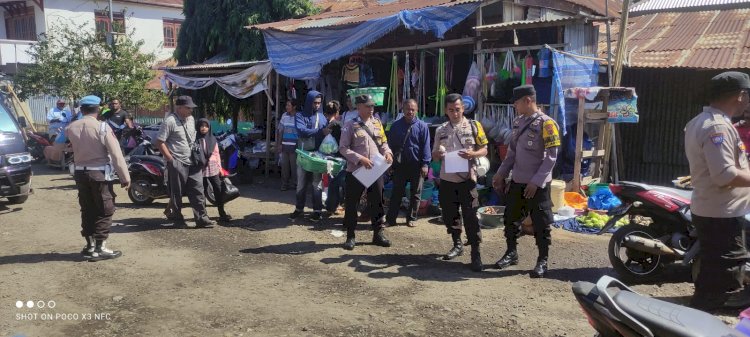 Salah Satu Bentuk Sosialisasi Pencegahan TPPO, Anggota Polsek Adonara Timur Lakukan Patroli Dan Himbauan Di Hari Pasar