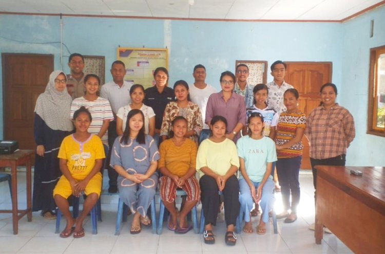 Bhabinkamtibmas Desa Boru Berpartisipasi Dalam Kegiatan Kelas Ibu Hamil Dilanjutkan Himbauan Tentang Waspada TPPO