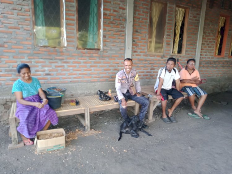 Bhabinkamtibmas Himbau Situasi Keamanan Dan Ketertiban Masyarakat Di Lingkungan Masyarakat Desanya