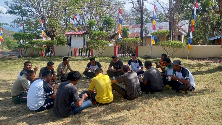 Jalin Tali Silahturami Serta Meningkatkan Sinergitas TNI POLRI Dalam Kegiatan Olah Raga Bersama Polsek Solor