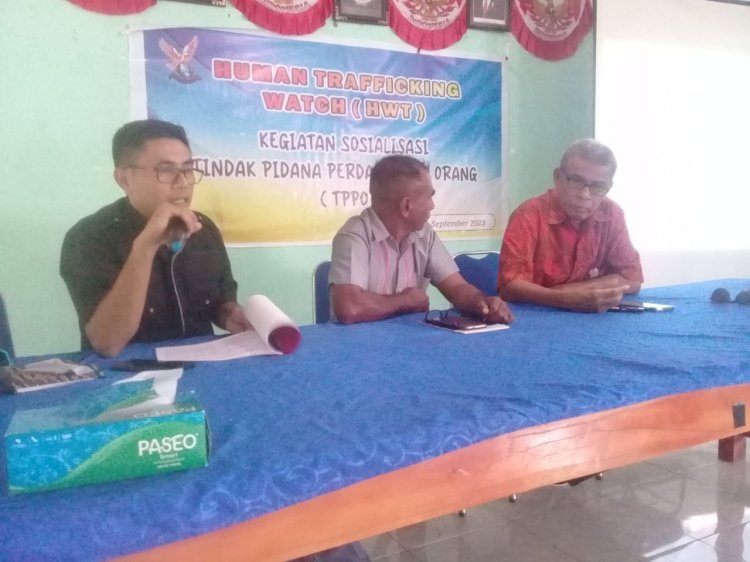 Kasat Reskrim Polres Flores Timur Melakukan Sosialisasi Tindak Pidana Perdagangan Orang (TPPO) Di Desa Serinuho