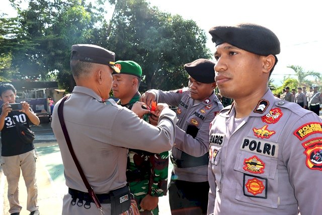 Sematkan Pita Operasi, Kapolres Flotim “ Sejauh Mana Kesiapan Personel Dan Sarana Pendukung Dalam Mengamankan Pemilu 2024 ”