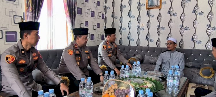 Disambangi Tiga Jenderal Ops NCS, ketua Ponpes Daarul Falah Ciamis Dukung Polri Wujudkan Pemilu Damai