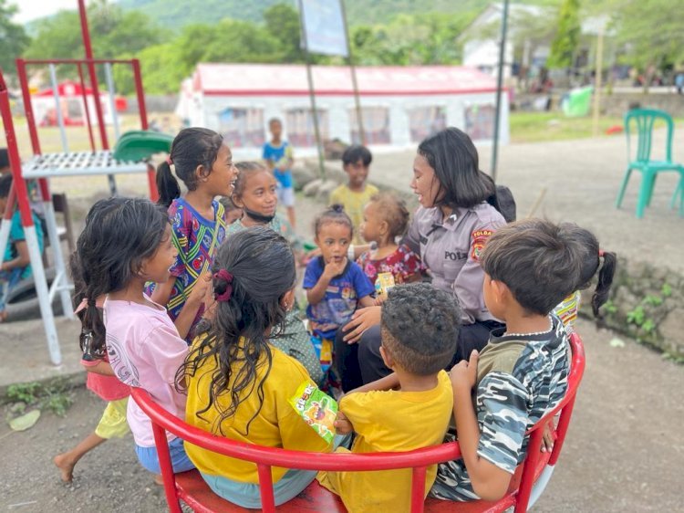 Tim Trauma Healing Polri Bantu Pemulihan Psikologis 267 Anak Korban Erupsi Gunung Lewotobi di Boru, Flotim.-