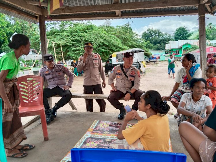Personil Tim Aman Nusa Polres Flotim Laksanakan Giat Patroli Dan Sambang Dialogis Di Posko Pengungsian Desa Konga