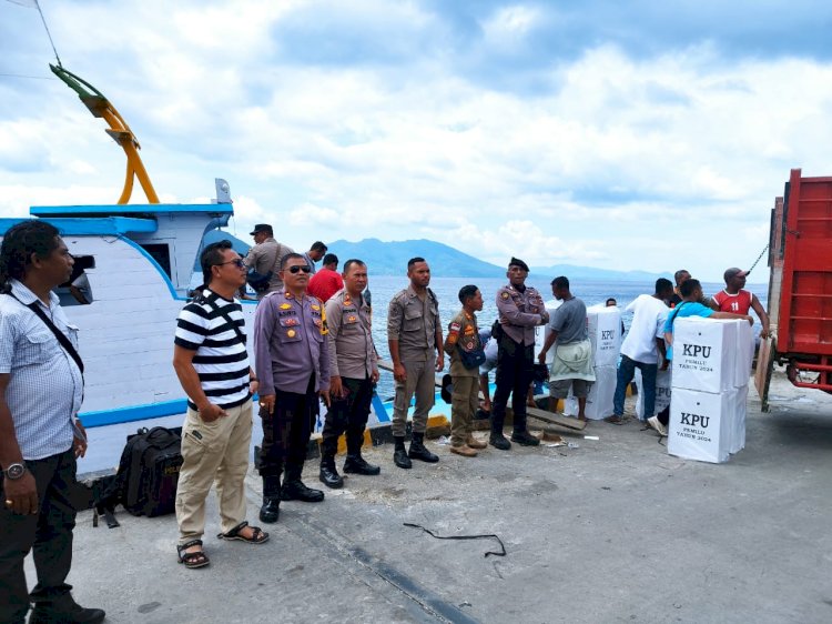 Distribusi kotak suara Pemilu 2024 di Kab. Flotim, Polres Flotim Kawal dan amankan Giat Pergeseran Logistik Pemilu ke Pulau Adonara , Solor dan Kec.Tanjung Bunga.