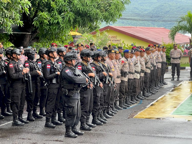 Kapolres Flotim Pimpin Apel Pergeseran Pasukan 288 Personel PAM TPS pemilu 2024