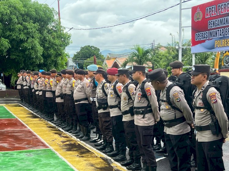 Kapolres Flotim Pimpin Apel Pergeseran Pasukan 288 Personel PAM TPS pemilu 2024