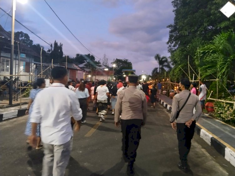 Pengamanan ( PAM ) giat Penghantaran kembali Patung Maria Aleluya ke Gereja Katedral Larantuka.