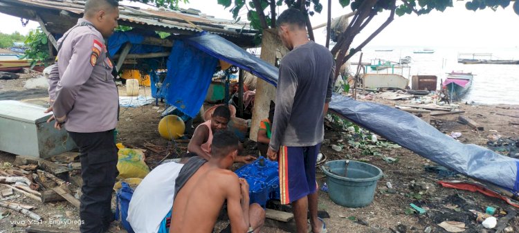 Bhabinkamtibmas Ajak Pemuda Desa Cipta Kondusif Di Desa Binaanya