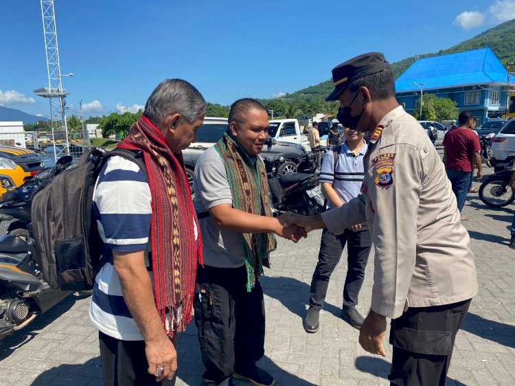 Penjemputan Tim Surveyor Dari KAKP Dalam Rangka Survei Klinik Pratama Polres Flores Timur