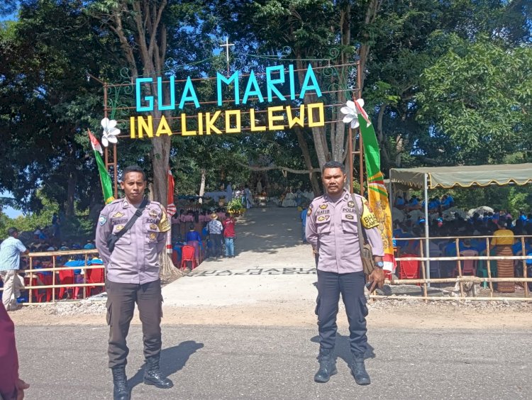 Bhabinkamtibmas Polsek Adonara Barat  Amankan Giat Keagamaan, Ziarah Santa Ana Sedekenat Adonara di Stasi Botung - Wotan Ulumado.