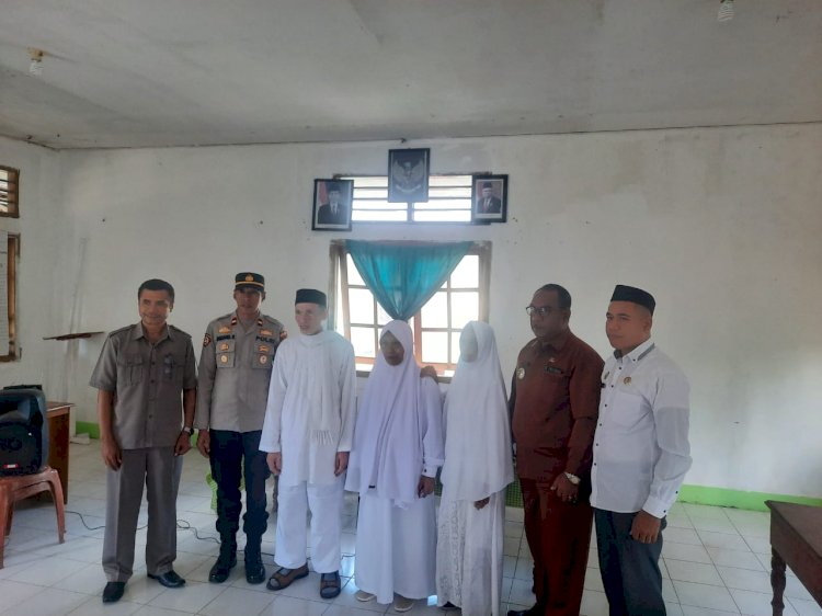 Kapolsek Adonara Barat IPDA Januardana Rambi hadiri undangan pelepasan calon haji Asal Kecamatan Adonara Barat.