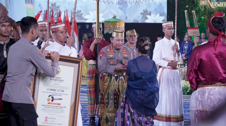 Kapolri Diberi Gelar Adat-Pusaka oleh Dewan Adat dan Kerajaan di Sulawesi Selatan