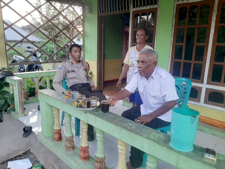 Bhabinkamtibmas ujung tombak  sampaikan Pesan Kamtibmas kepada Warga.