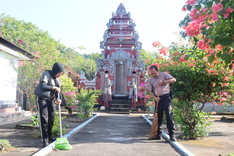 Sambut Hut Bhayangkara Ke 78, Personil Polres Flotim Laksanakan Bhakti Religi Di Beberapa Tempat Ibadah