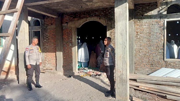 Polsek Titehena Polres Flotim lakukan Pengamanan sholat idul Adha 1445 H di Masjid Nurul Yakin Belotebang.