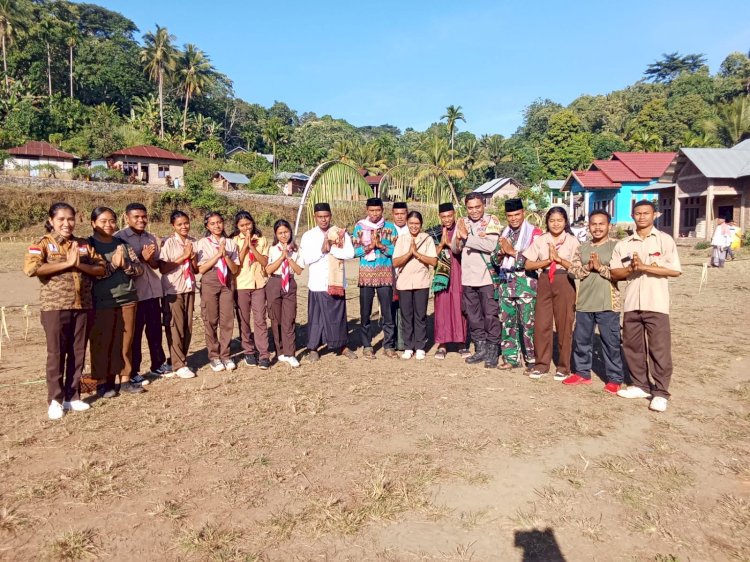 Bersinergi Amankan Jalannya Sholat idul adha 1445 H/2024 , Kapolsek Adonara  IPDA Stefanus It Arif , Anggota serta Koramil 1624-02/Adonara di Kecamatan Adonara.