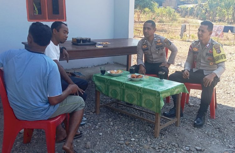 Menjalin Kemitraan Dan Kerjasama Dengan Tokoh Pemuda Dan Masyarakat Demi Mendukung Situasi Kamtibmas Yang Kondusif Bersama Personil Polsek Titehena