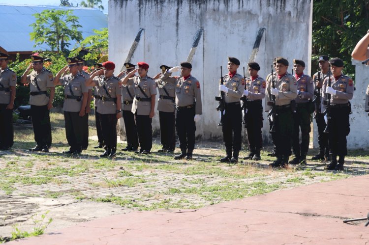 Ziarah Rombongan Dan Tabur Bunga Dalam Rangka Hari Bhayangkara Ke-78 Tahun 2024 Polres Flores Timur