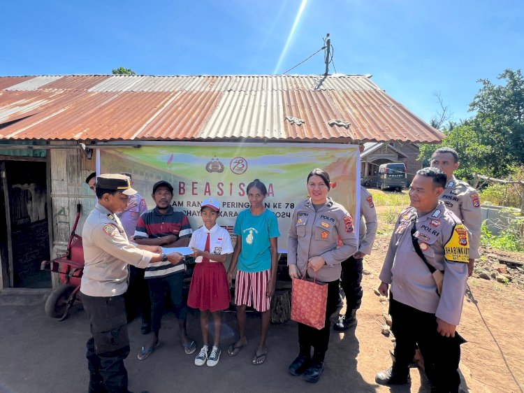 Polisi Flotim berikan Beasiswa dalam rangka Hari Bhayangkara ke-78 Tahun 2024.