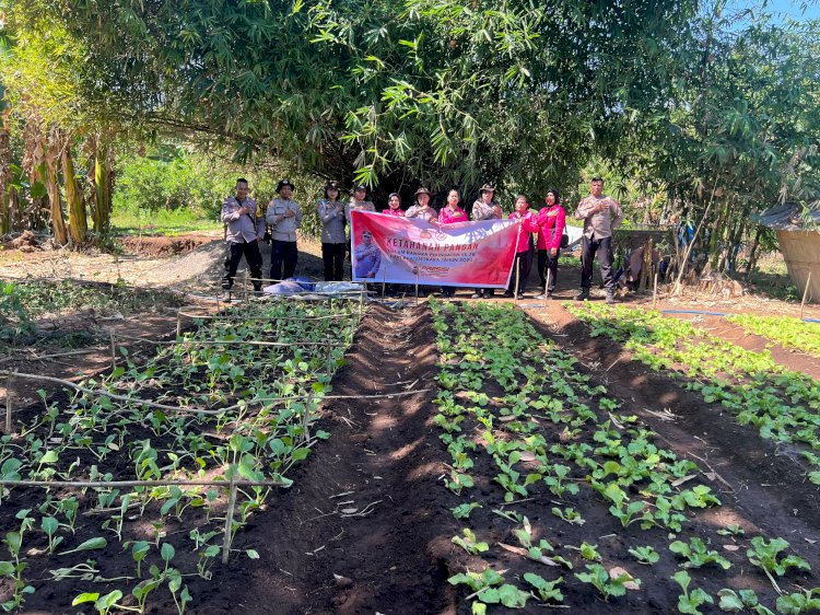 Giat Polres Flotim dalam rangka ketahanan pangan di dusun Welo desa Painapang jelang Hari Bhayangkara ke 78 tahun 2024.