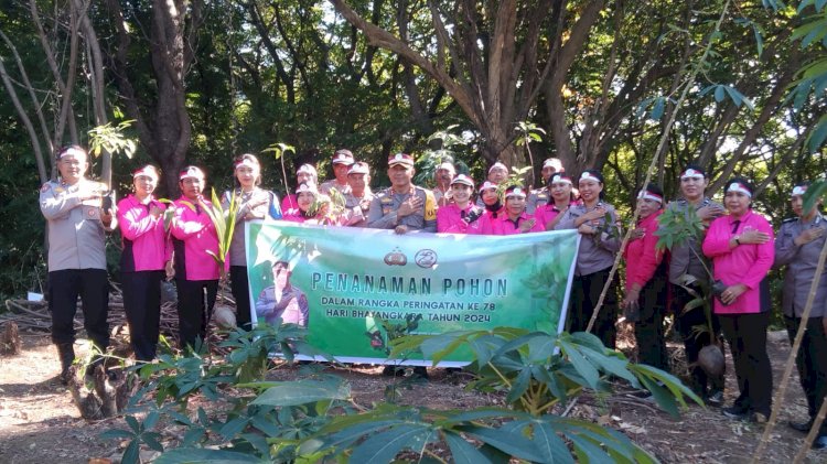 Bhakti Sosial Polres Flotim Tanam Pohon Serentak dalam rangka Peringatan ke 78 hari Bhayangkara tahun 2024.