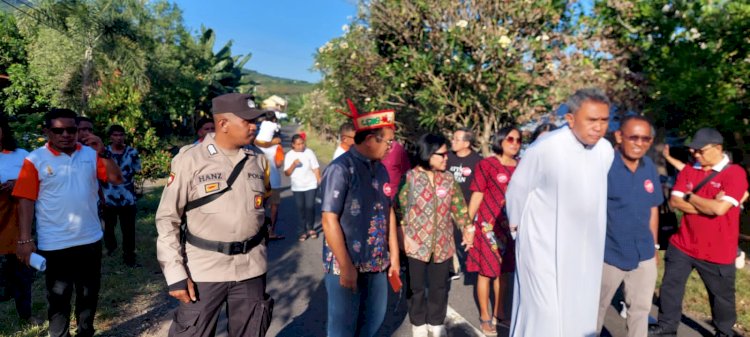 Polisi Flores Timur Hadir Lakukan Pengawalan Yubilaris Pater Yosep  Jaga Dawan, SVD dalam rangka Perayaan Panca Windu imamat.