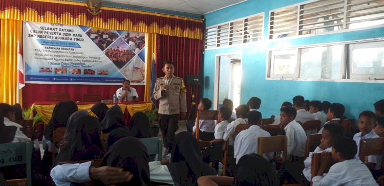 Bhabinkamtibmas Kecamatan Adonara Timur Sambang Siswa-Siswi SMPN Adonara Timur