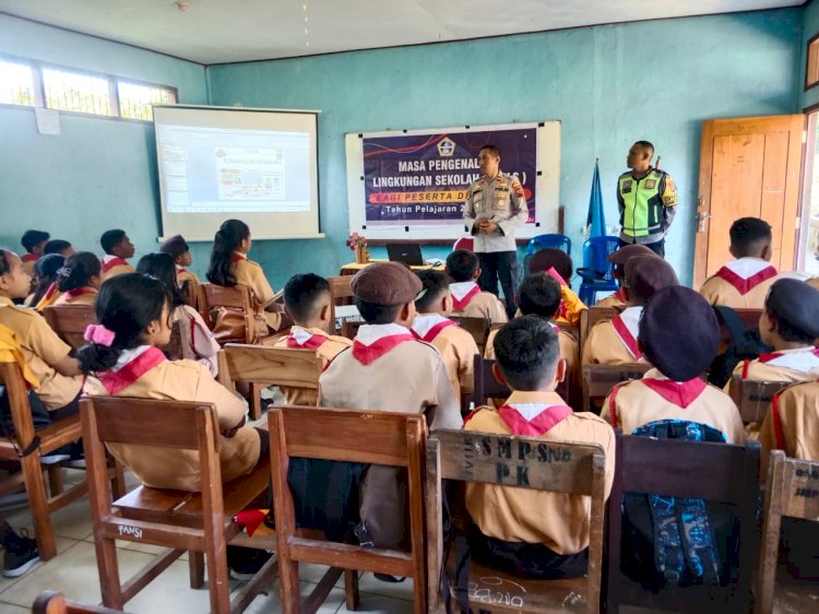 Cegah Sejak Dini Kenakalan Remaja, Kapolsek Adobar Berikan Penyuluhan kepada Siswa SMPS Panca Karya Lite.