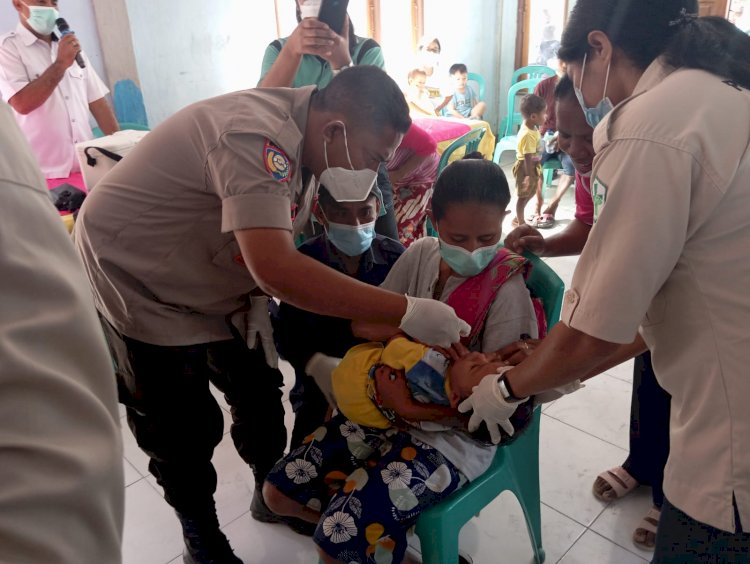 Bhabinkamtibmas Polsek Wulanggitang  hadir di Pelaksanaan PIN Polio 2024 sebagai wujud dukung dan sukseskan Program Pemerintah.