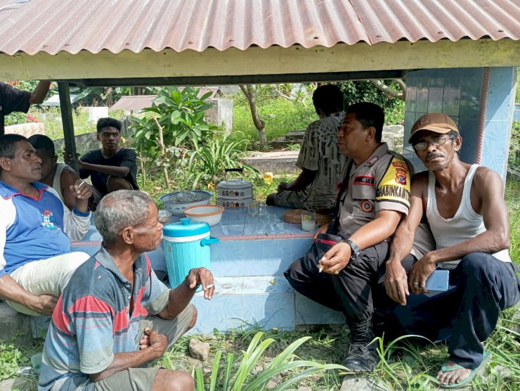 Giat Bhabinkamtibmas Bripka Agustinus Fay Sambangi Warga Binaannya di desa Pululera - Flores Timur