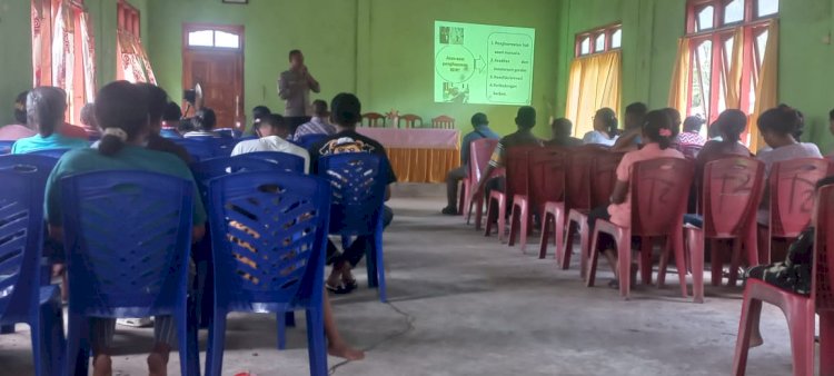 Aipda Sakarias Benu Sosialisasi  Materi KDRT dan Bahaya Narkoba di Desa Sinarhading Kecamatan Lewolema.