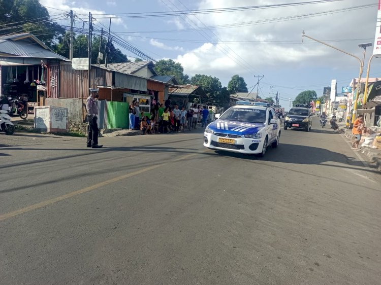 Polres Flotim lakukan Pengamanan Gerak Jalan Dalam Meriahkan HUT RI ke 79 di Kab. Flores Timur.