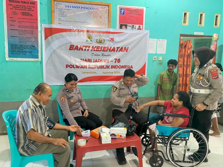 Polwan Polres Flores Timur  Berikan Bansos di Panti Asuhan Adimister Desa Mudakeputu.