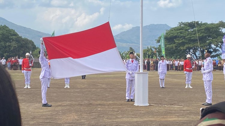 Kapolres Flotim ikuti Upacara Peringatan HUT Proklamasi Kemerdekaan Republik Indonesia Ke-79 tingkat Kabupaten Flotim 2024 di Lapangan Ilemandiri Larantuka.