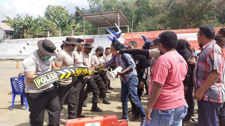 Polres Flotim Laksanakan Latihan Sispamkota Dalam Rangka Pilkada serentak Tahun 2024.